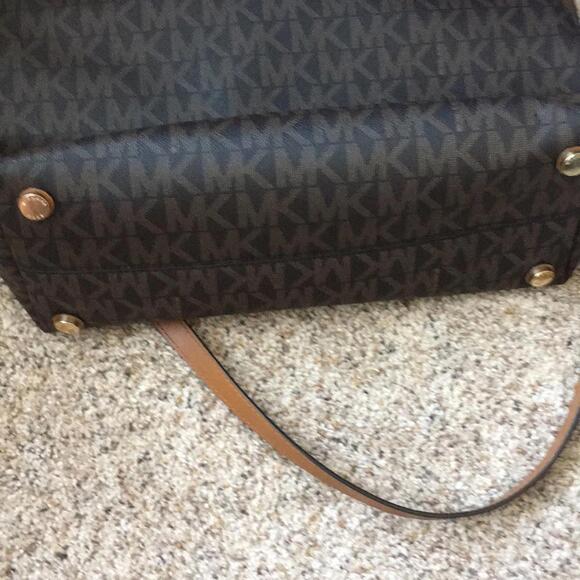 Michael Kors purse - Picture 4 of 7